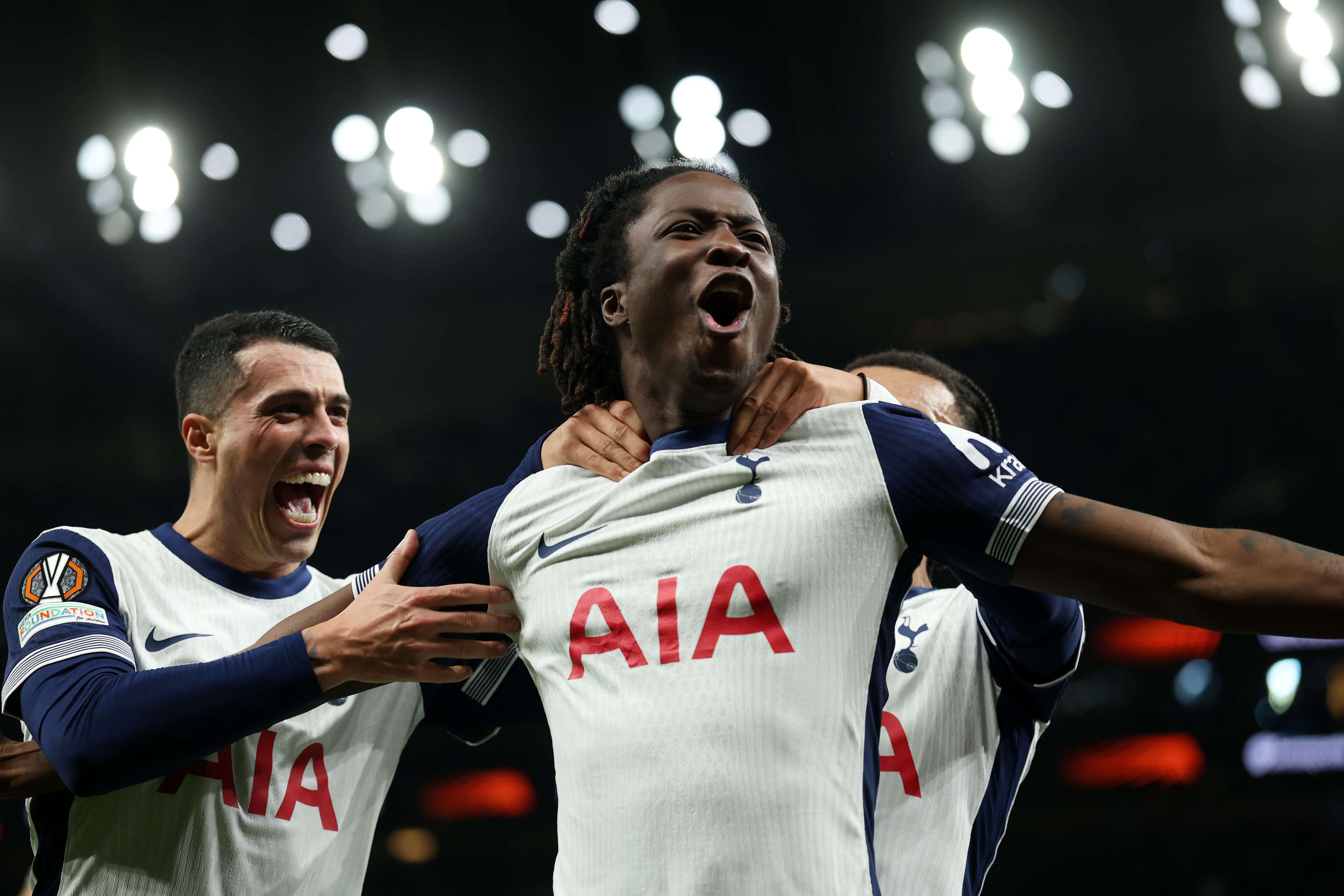 旨在表彰每 旨在表彰每